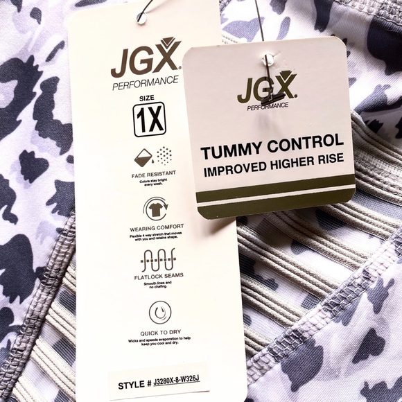 NWT JGX Women's Performance Leggings With Side
Pockets, Color: White & Grey - Picture 3 of 9